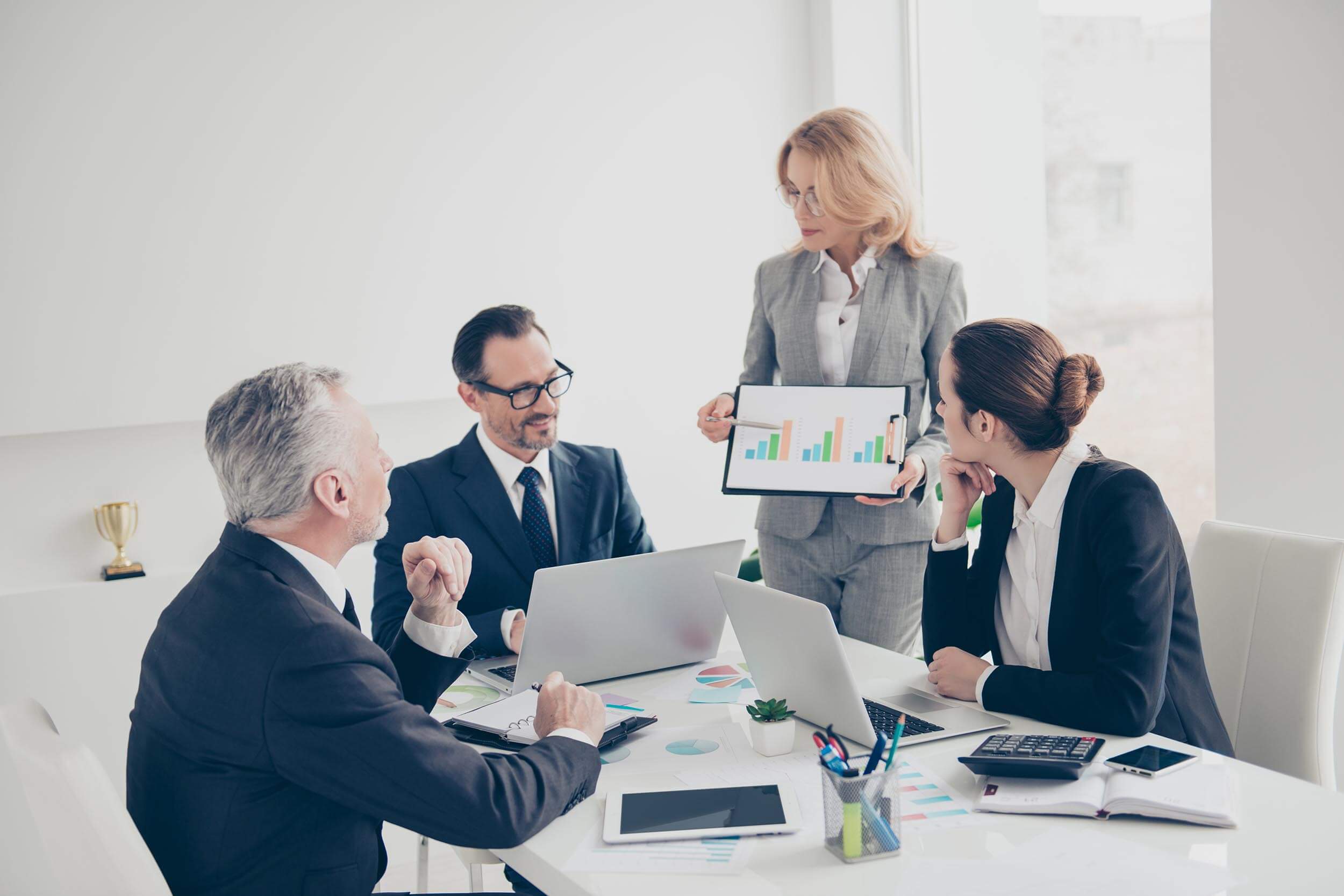 Kết hợp công nghệ + chuyên môn tài chính